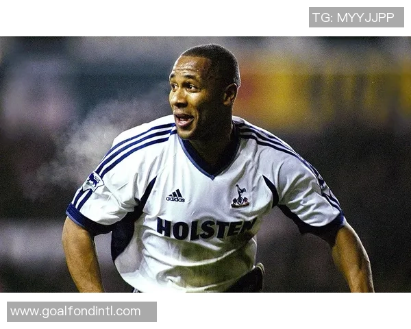 足球明星化身大叔的幽默瞬间展现生活的另一面与真实魅力